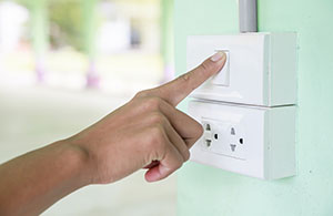 Hand adjusting thermostat